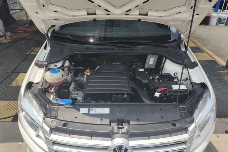 Used Volkswagen Santana 2015 1.6L Automatic Comfort Edition Engine Bay
