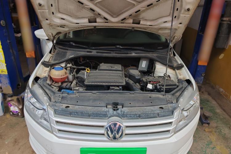 Used Volkswagen Santana 2015 1.6L Manual Fashion Edition Engine Bay