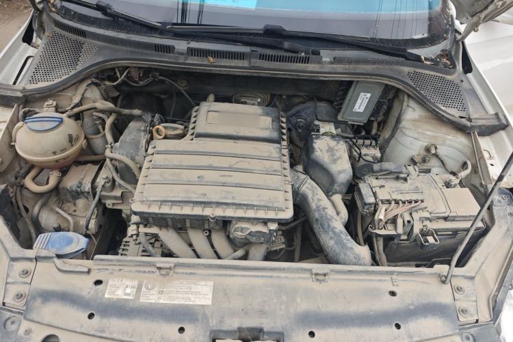 Used Volkswagen Santana 2015 1.6L Manual Fashion Edition Engine Bay
