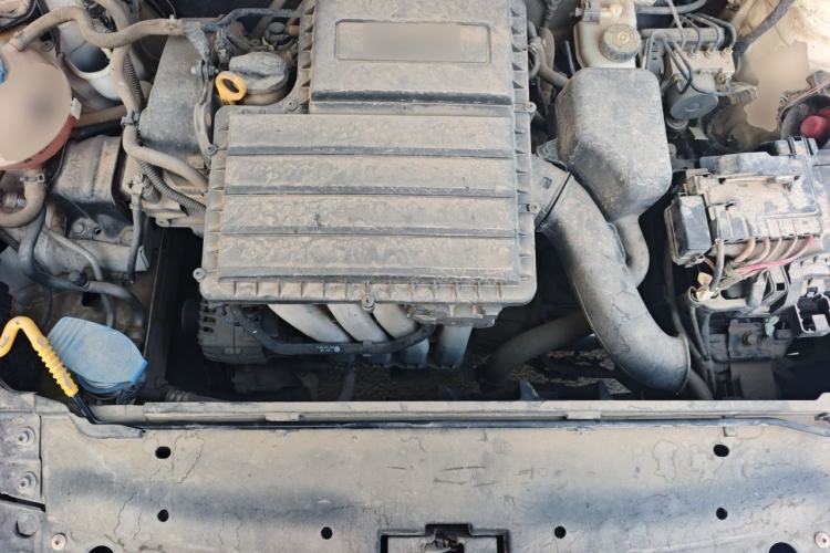 Used Volkswagen Santana 2015 1.6L Manual Fashion Edition Engine Bay