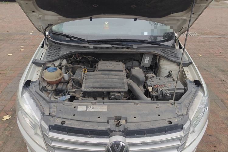 Used Volkswagen Santana 2015 1.6L Manual Comfort Edition Engine Bay
