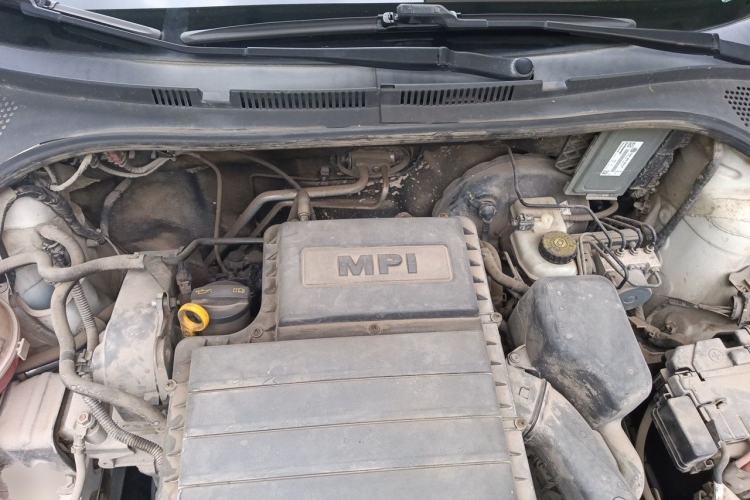 Used Volkswagen Santana 2015 1.6L Manual Comfort Edition Engine Bay