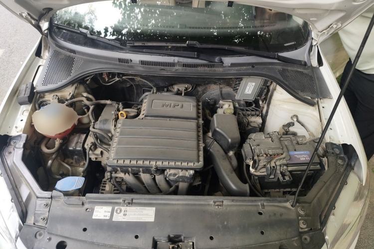 Used Volkswagen Santana 2015 1.6L Manual Fashion Edition Engine Bay