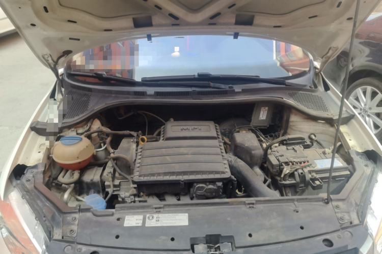 Used Volkswagen Santana 2015 1.6L Automatic Luxury Edition Engine Bay