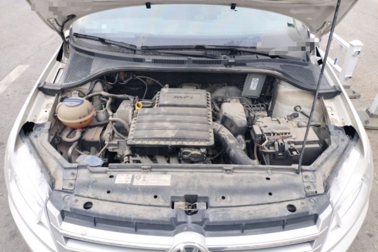 Used Volkswagen Santana 2015 1.6L Manual Comfort Edition Engine Bay