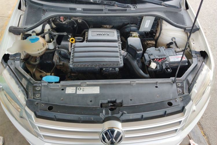 Used Volkswagen Santana 2015 1.4L Manual Fashion Edition Engine Bay