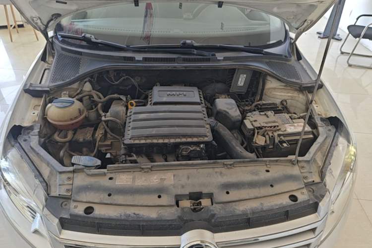 Used Volkswagen Santana 2015 1.6L Automatic Comfort Edition Engine Bay