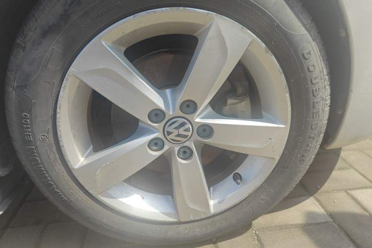 Used Volkswagen Santana 2015 1.6L Automatic Comfort Edition Exterior 1