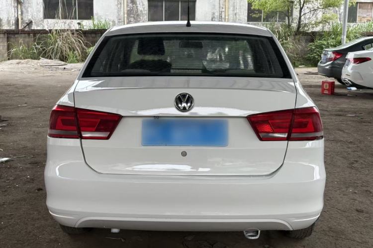 Used Volkswagen Santana 2015 1.6L Automatic Fashion Edition Exterior 2