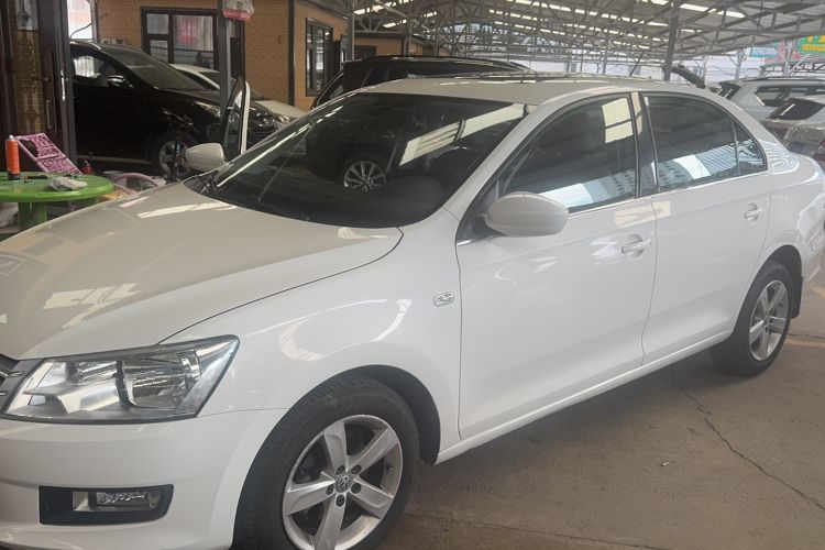 Used Volkswagen Santana 2015 1.6L Manual Comfort Edition Exterior 4