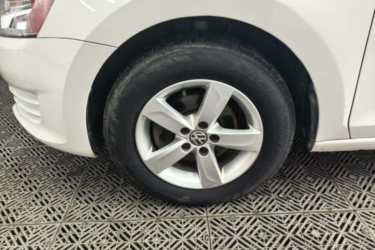Used Volkswagen Santana 2015 1.6L Manual Fashion Edition Exterior 4