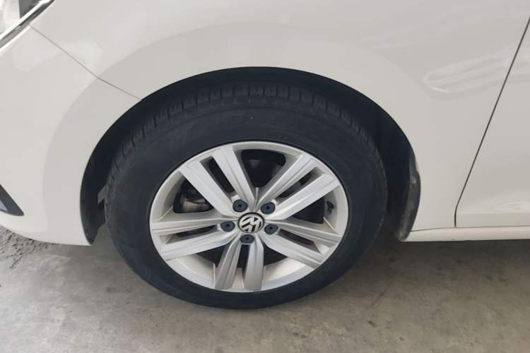 Used Volkswagen Santana 2015 Haval H6 1.6L Automatic Comfort Model Exterior 4