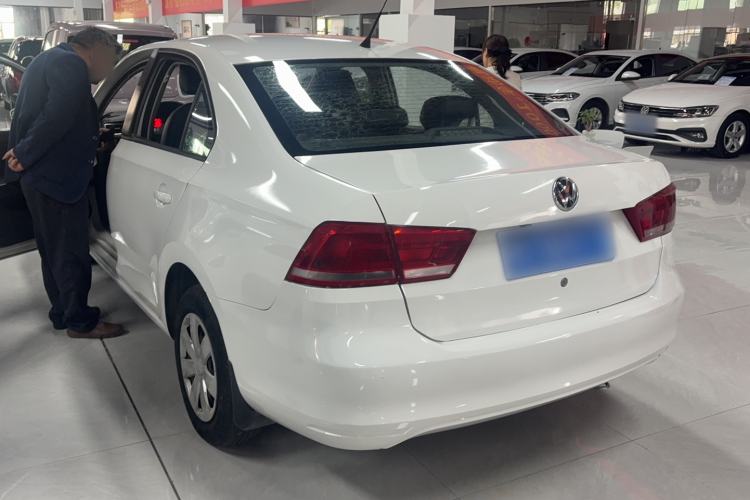 Used Volkswagen Santana 2015 1.6L Automatic Fashion Edition Exterior 5
