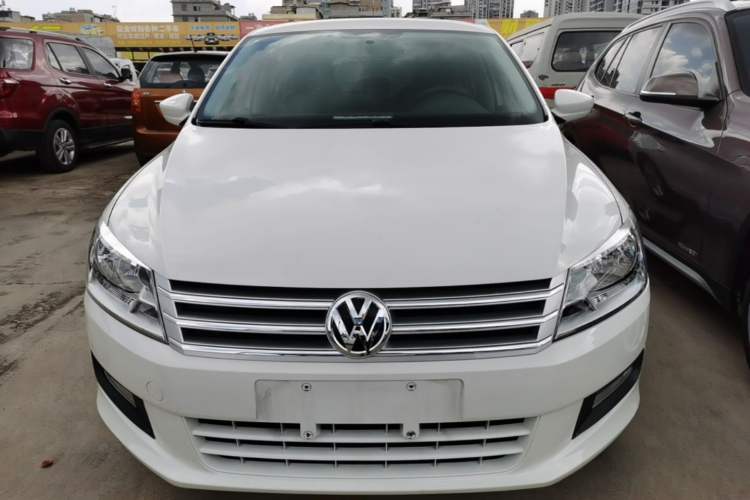 Used Volkswagen Santana 2015 1.6L Manual Comfort Edition Front