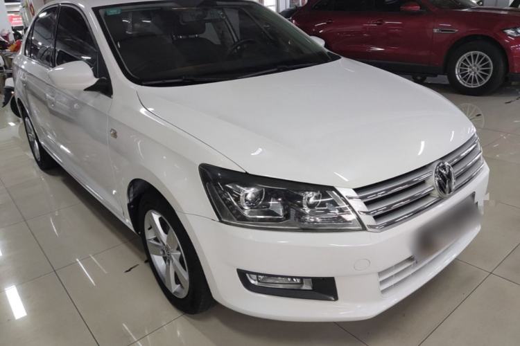 Used Volkswagen Santana 2015 1.6L Automatic Comfort Edition Front Right 45 Deg