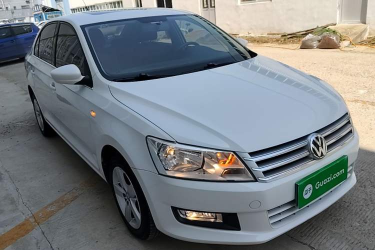Used Volkswagen Santana 2015 1.6L Manual Comfort Edition Front Right 45 Deg