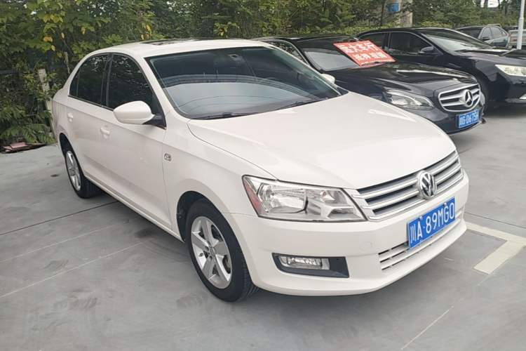 Used Volkswagen Santana 2015 1.6L Manual Comfort Edition Front Right 45 Deg