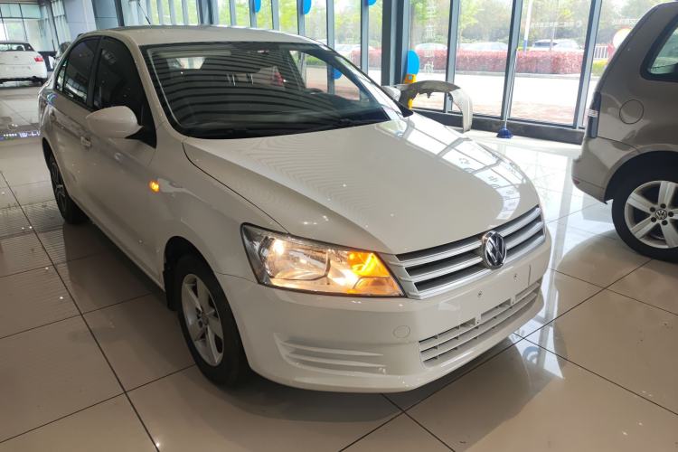Used Volkswagen Santana 2015 1.6L Automatic Fashion Edition Front Right 45 Deg