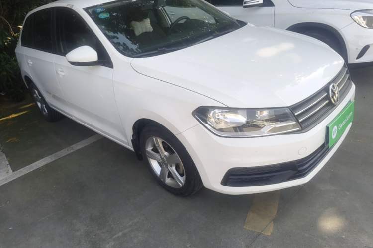 Used Volkswagen Santana 2015 HaoNa 1.6L Manual Fashion Edition Front Right 45 Deg