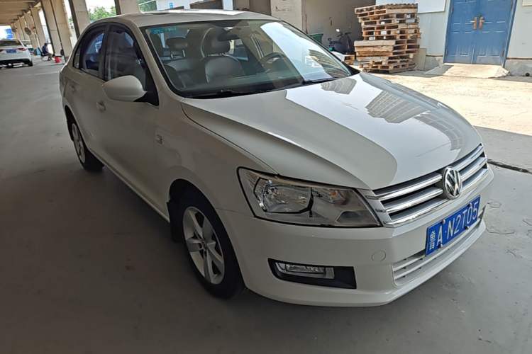 Used Volkswagen Santana 2015 1.6L Automatic Comfort Edition Front Right 45 Deg