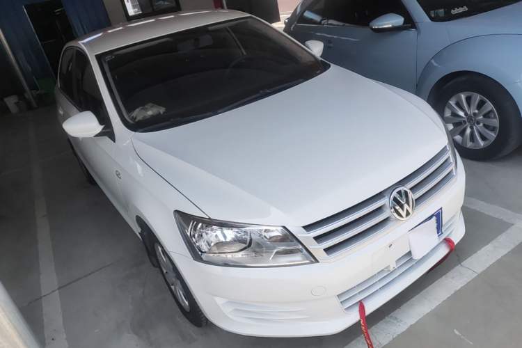 Used Volkswagen Santana 2015 1.6L Automatic Fashion Edition Front Right 45 Deg