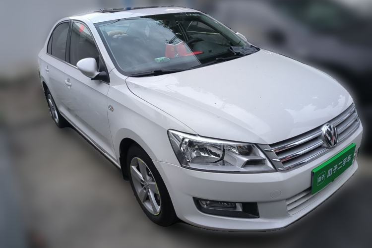 Used Volkswagen Santana 2015 1.6L Automatic Comfort Edition Front Right 45 Deg