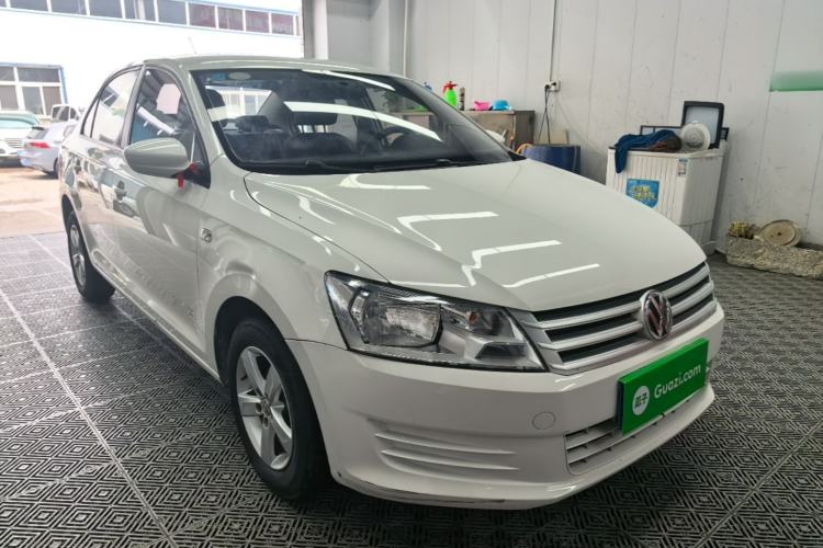 Used Volkswagen Santana 2015 1.6L Manual Fashion Edition Front Right 45 Deg