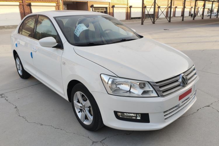 Used Volkswagen Santana 2015 1.6L Manual Comfort Edition Front Right 45 Deg