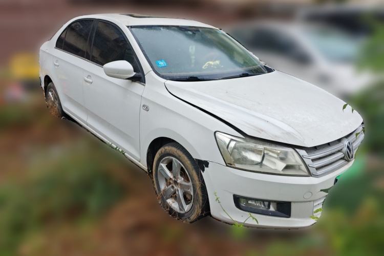 Used Volkswagen Santana 2015 1.6L Manual Comfort Edition Front Right 45 Deg