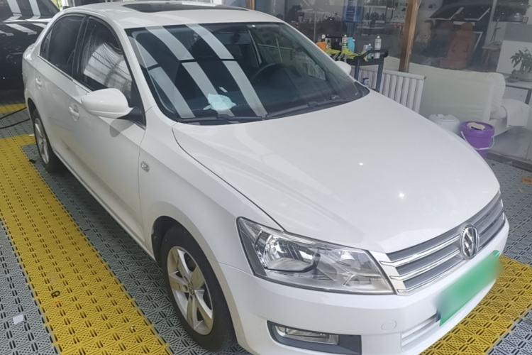 Used Volkswagen Santana 2015 1.6L Manual Comfort Edition Front Right 45 Deg