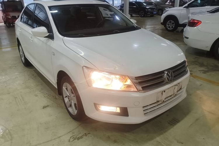 Used Volkswagen Santana 2015 1.6L Automatic Comfort Edition Front Right 45 Deg