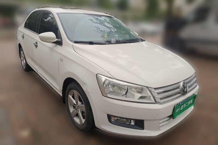 Used Volkswagen Santana 2015 1.6L Manual Comfort Edition Front Right 45 Deg