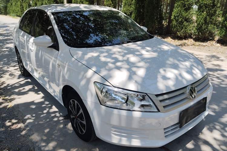 Used Volkswagen Santana 2015 1.6L Manual Fashion Edition Front Right 45 Deg