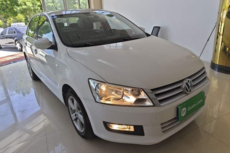 Used Volkswagen Santana 2015 1.6L Automatic Comfort Edition Front Right 45 Deg