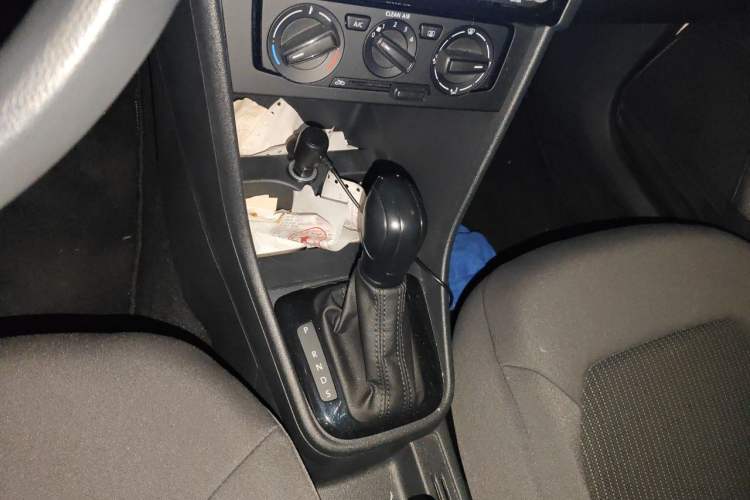 Used Volkswagen Santana 2015 Haval H6 1.6L Automatic Luxury Model Gear Lever