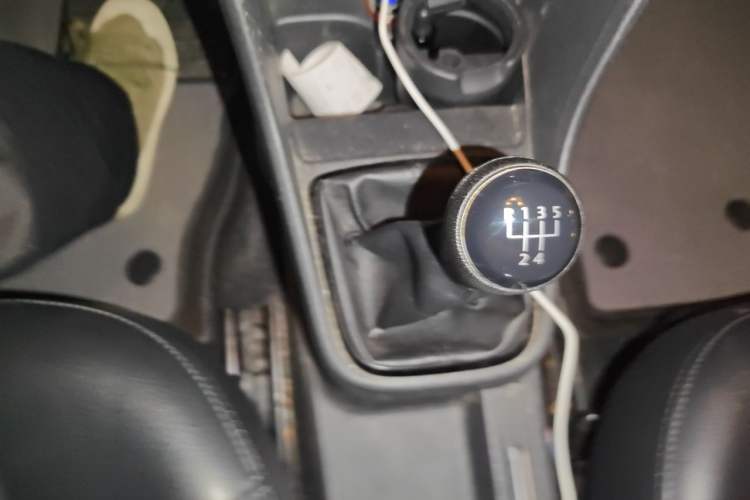 Used Volkswagen Santana 2015 1.6L Manual Comfort Edition Gear Lever