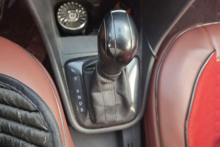 Used Volkswagen Santana 2015 Haval H6 1.6L Automatic Luxury Model Gear Lever