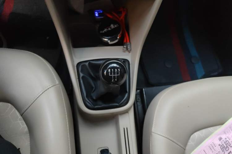 Used Volkswagen Santana 2015 1.6L Manual Comfort Edition Gear Lever