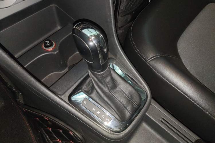 Used Volkswagen Santana 2015 1.6L Automatic Comfort Edition Gear Lever