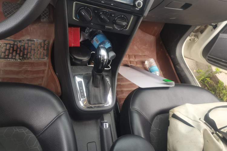Used Volkswagen Santana 2015 1.6L Automatic Comfort Edition Gear Lever