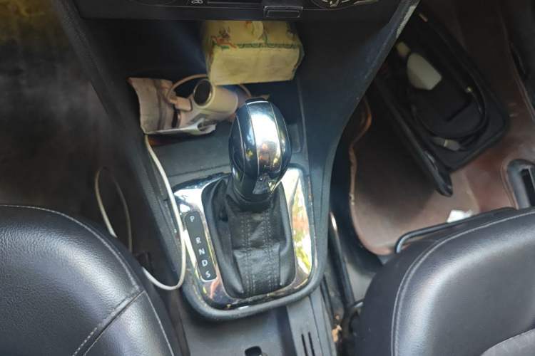 Used Volkswagen Santana 2015 1.6L Automatic Comfort Edition Gear Lever