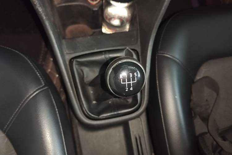 Used Volkswagen Santana 2015 1.6L Manual Comfort Edition Gear Lever