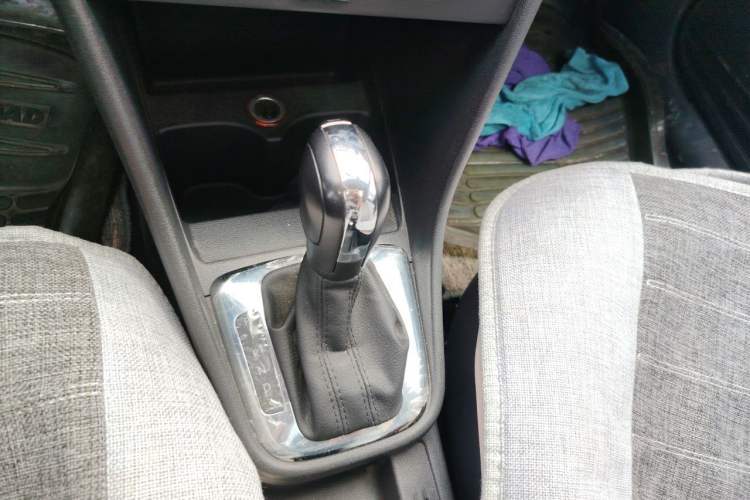 Used Volkswagen Santana 2015 1.6L Automatic Comfort Edition Gear Lever