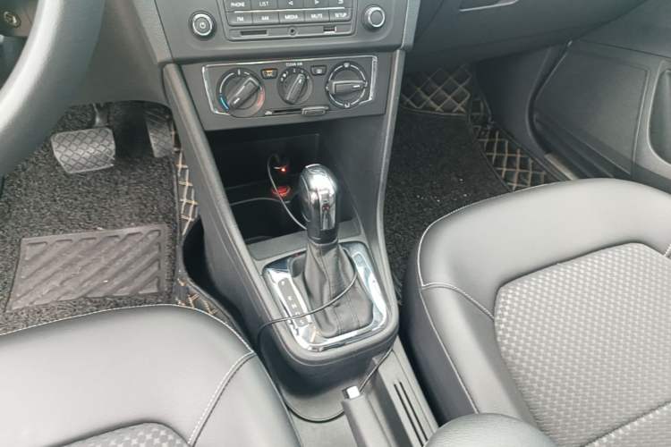 Used Volkswagen Santana 2015 Haval H6 1.6L Automatic Comfort Model Gear Lever