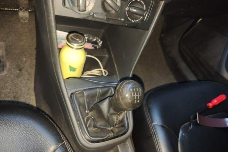 Used Volkswagen Santana 2015 1.6L Manual Fashion Edition Gear Lever