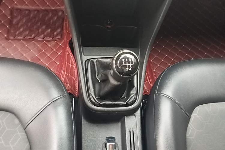Used Volkswagen Santana 2015 1.6L Manual Comfort Edition Gear Lever