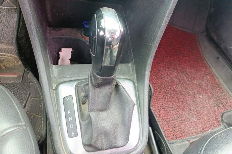 Used Volkswagen Santana 2015 1.6L Automatic Comfort Edition Gear Lever