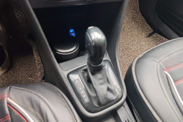 Used Volkswagen Santana 2015 1.6L Automatic Fashion Edition Gear Lever