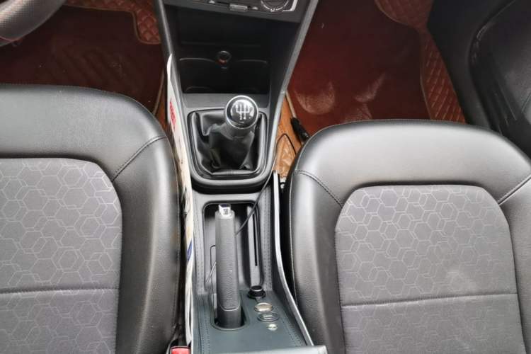 Used Volkswagen Santana 2015 1.6L Manual Comfort Edition Gear Lever