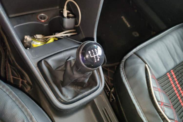 Used Volkswagen Santana 2015 1.6L Manual Comfort Edition Gear Lever